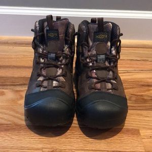 Keen brand new boots. Mens size 9.